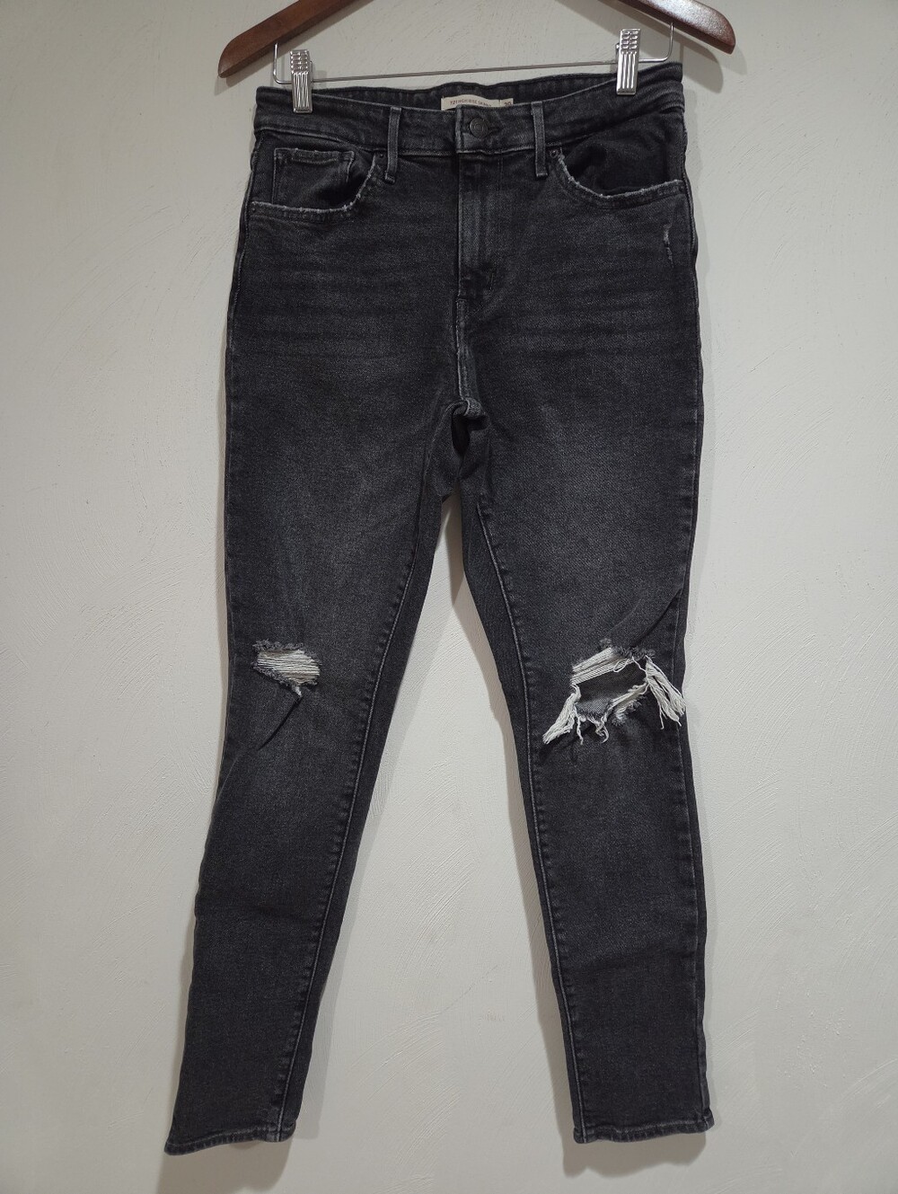 Levi's 721 Black High Rise Ripped Skinny Jeans Size 29